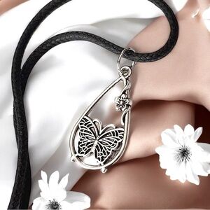 5 For $25💫Ultrafeminine Silver Teardrop Butterfly Pendant